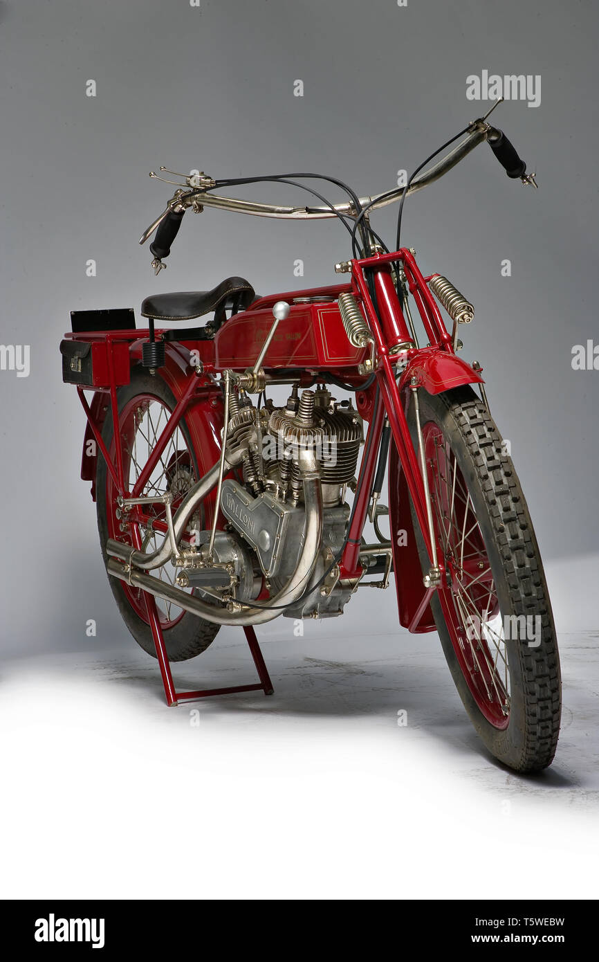 Moto d'epoca Galloni 750 SS  fabbrica: MG - Moto Galloni modello: 750 SS  fabbricata in: Italia - Borgomanero anno di costruzione: 1920-21 Stock Photo