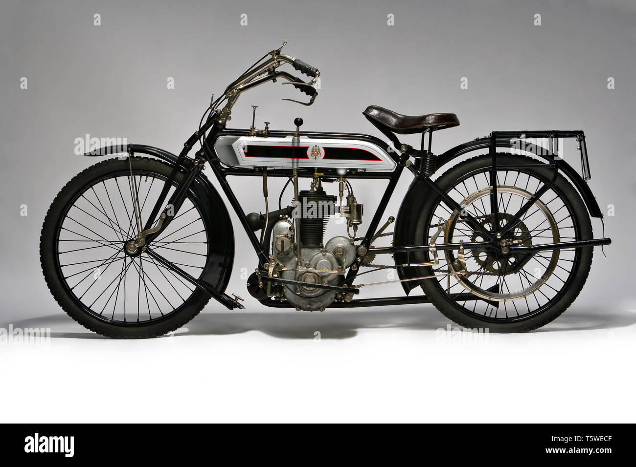 Moto d'epoca Bianchi C 75 A   fabbrica: Bianchi modello: C 75 A  fabbricata in: Italia - Milano anno: 1914 condizioni: restaurata cilin Stock Photo