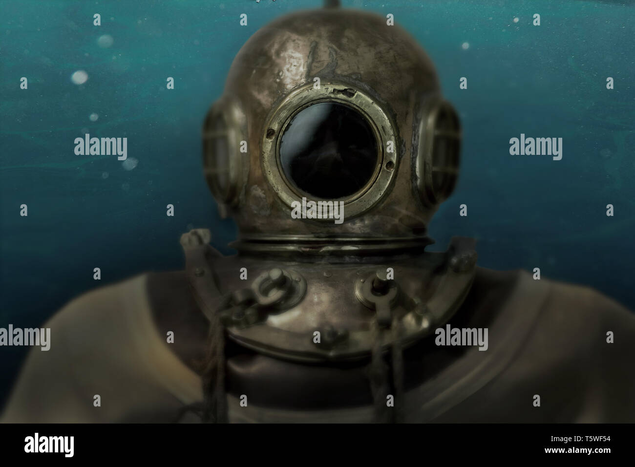 Deep sea diver hi-res stock photography and images - Alamy