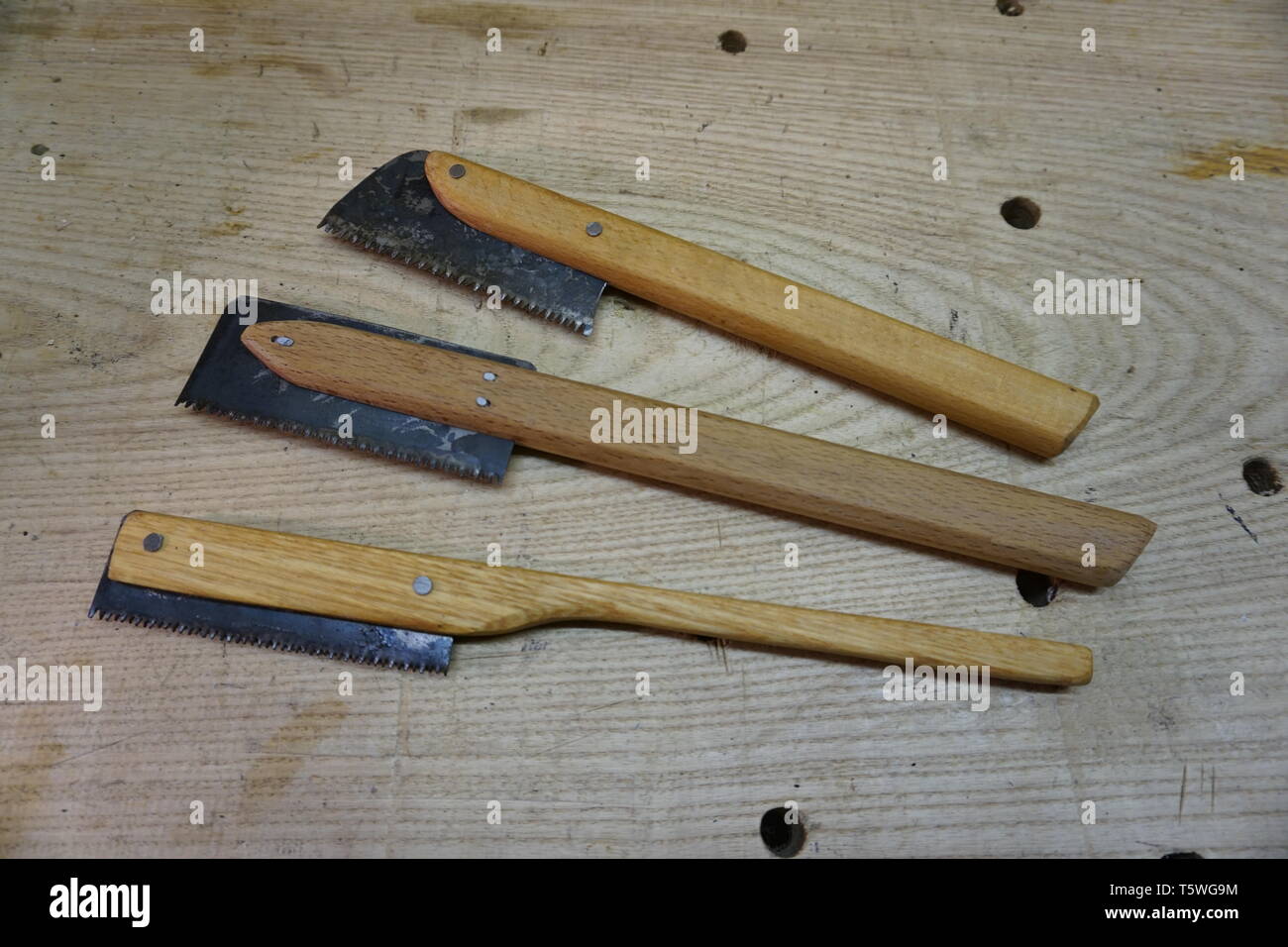 three roman saws from gaul; wood, bone and antler working use