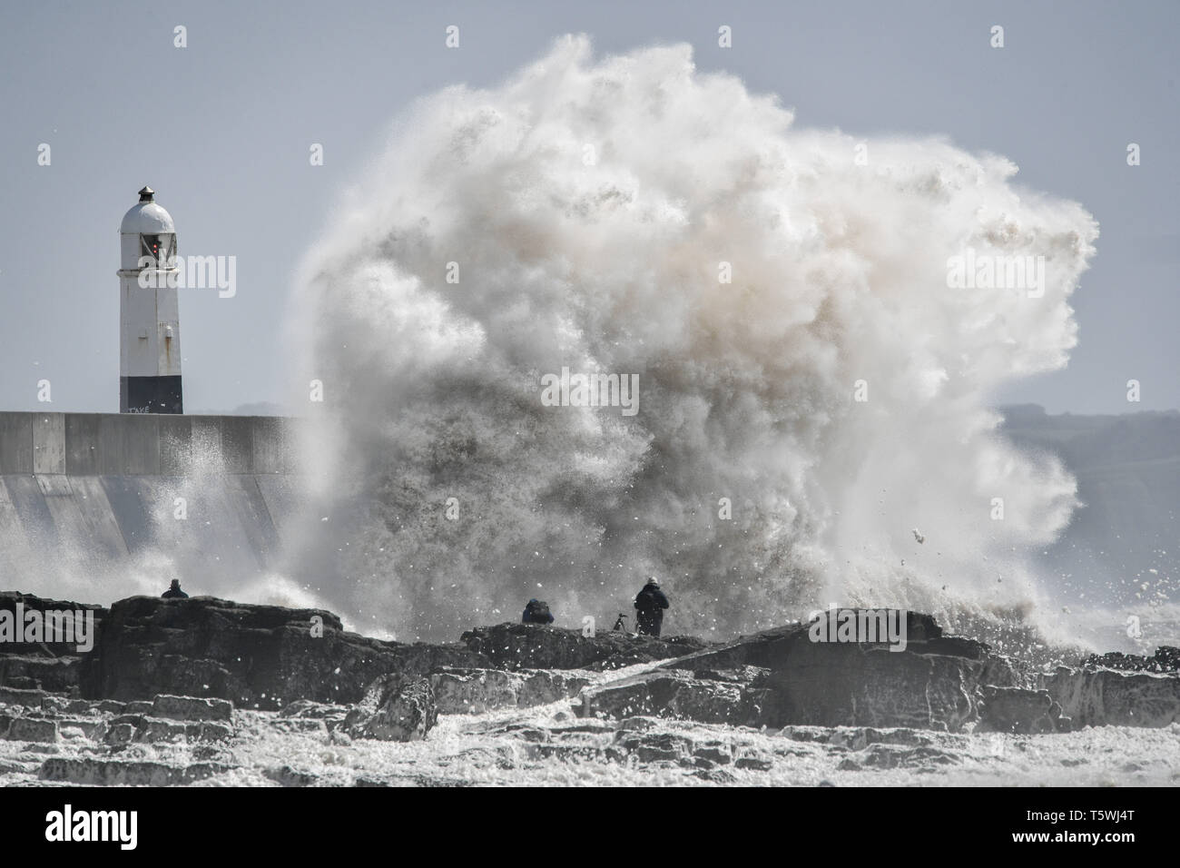 Strong gusts of wind hi-res stock photography and images - Alamy