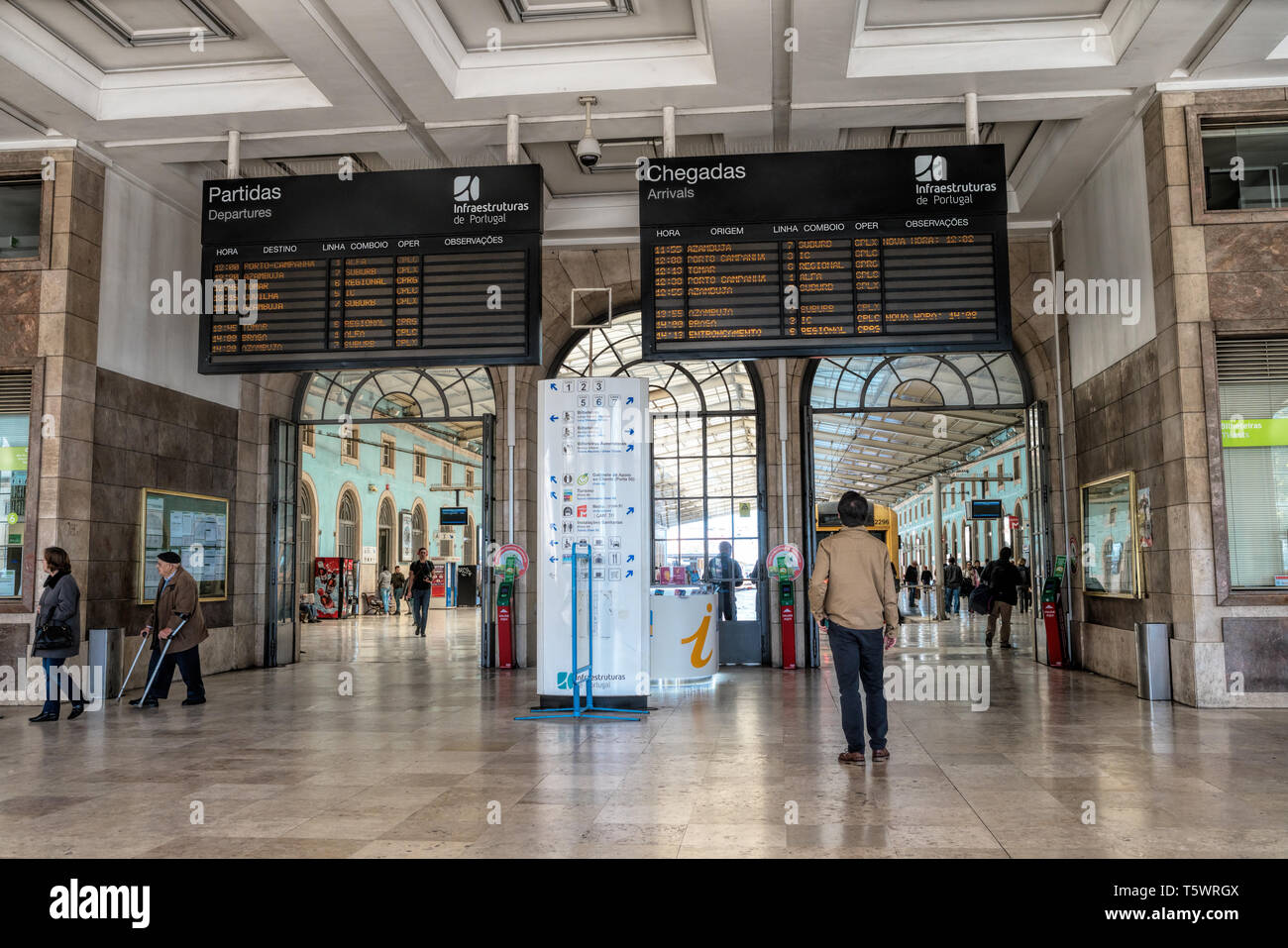 Portugal, Lisbon, Santa Apolonia, Comboios de Portugal, Railway station  arrivals and departures Stock Photo - Alamy