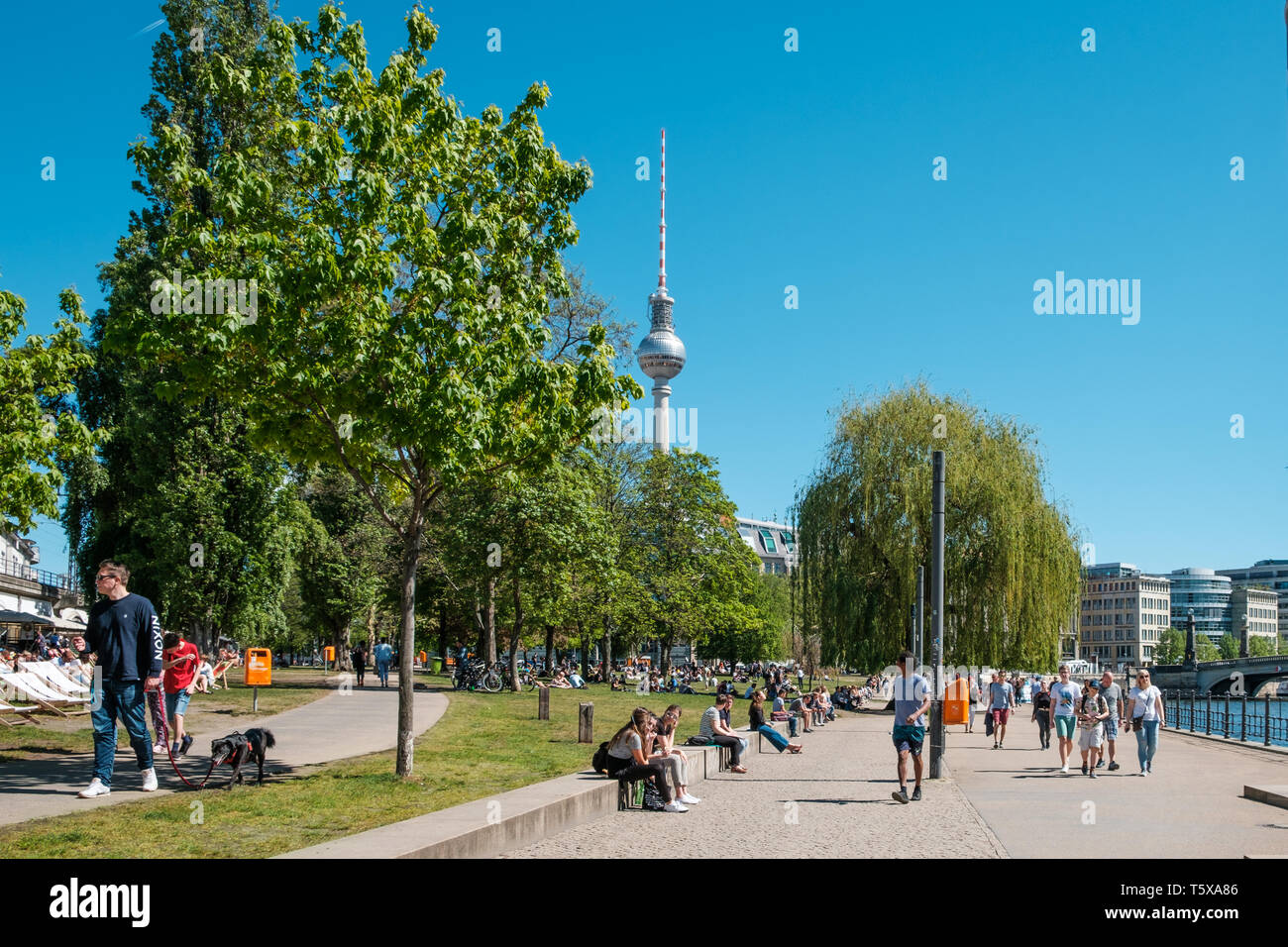 pix Riverside Square Berlin https www alamy com berlin germany april 2019 people enjoying sunny weather in public park next ro riverside in berlin mitte image244597254 html