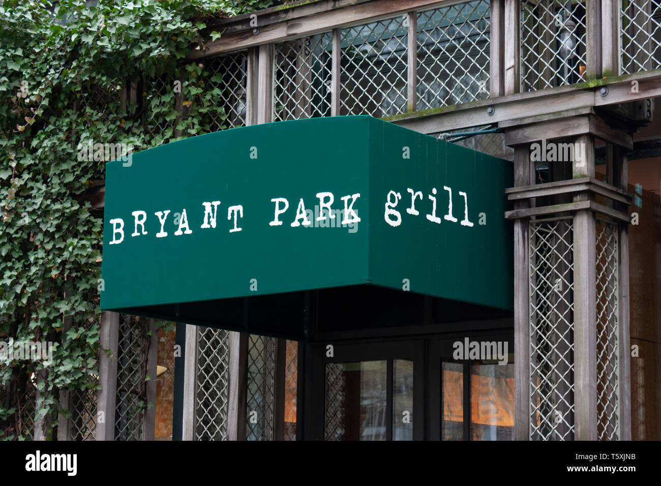 Entrance to Bryant Park Grill restaurant, Midtown Manhattan, New York City,  USA Stock Photo - Alamy