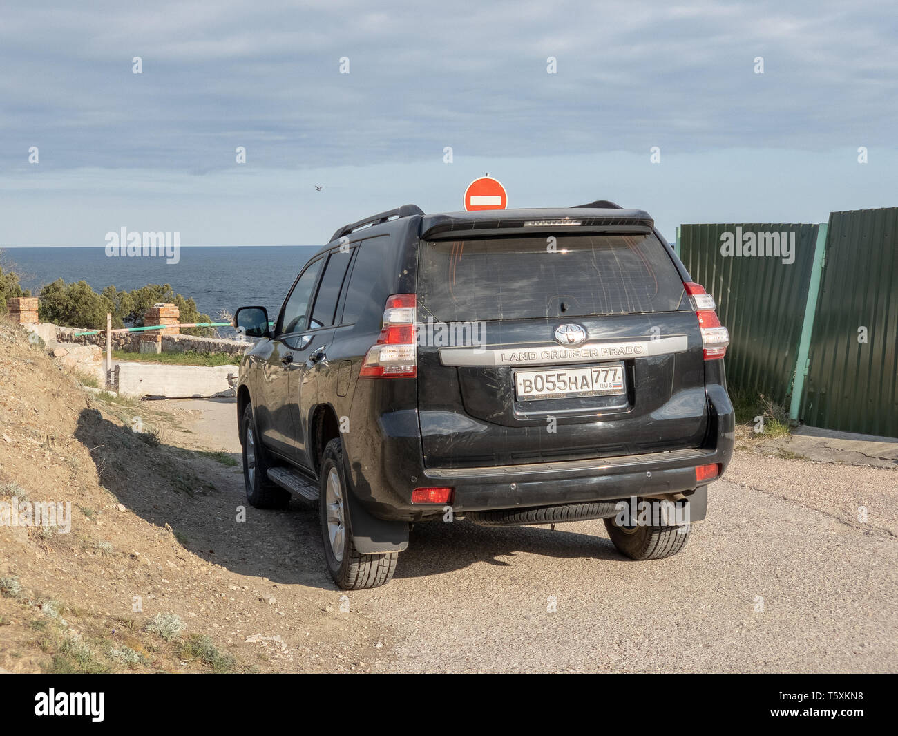 Alushta, Republic of Crimea - March 23, 2019: Black off-road car Toyota Land Cruiser Prado parked in nature Тойота Ленд Крузер Прадо Лэнд Крым Алушта Stock Photo