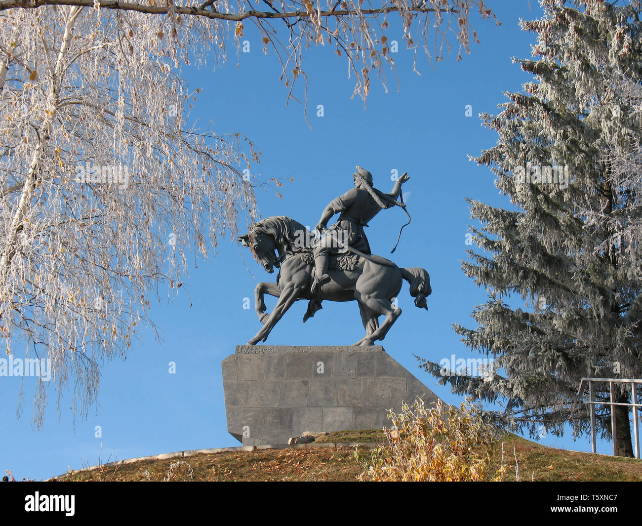 Historic monument in the park Stock Photo - Alamy