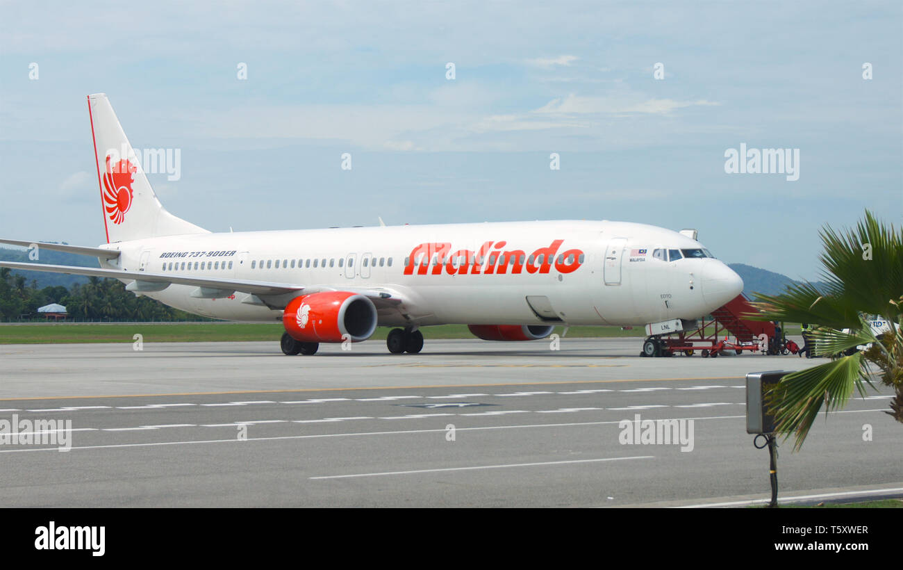 KEDAH, LANGKAWI, MALAYSIA - APR 11th, 2015: Malindo Air Boeing 737 Next Gen MSN 38736 9M-LNL aircraft at Langkawi Airport passenger terminal Stock Photo