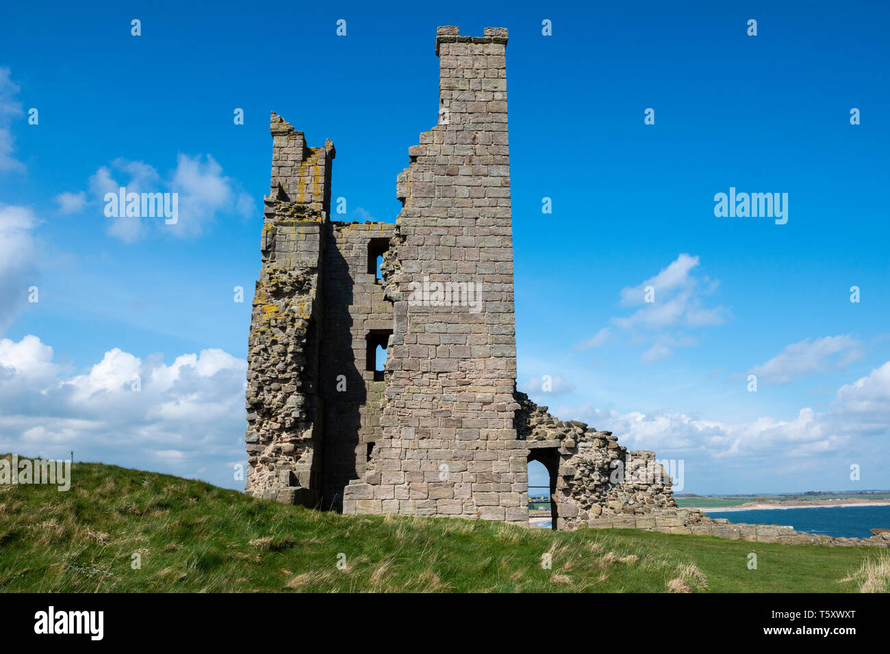 Lilburn Tower on the headland at Dunstanburgh Castle, Northumberland, England, UK Stock Photo