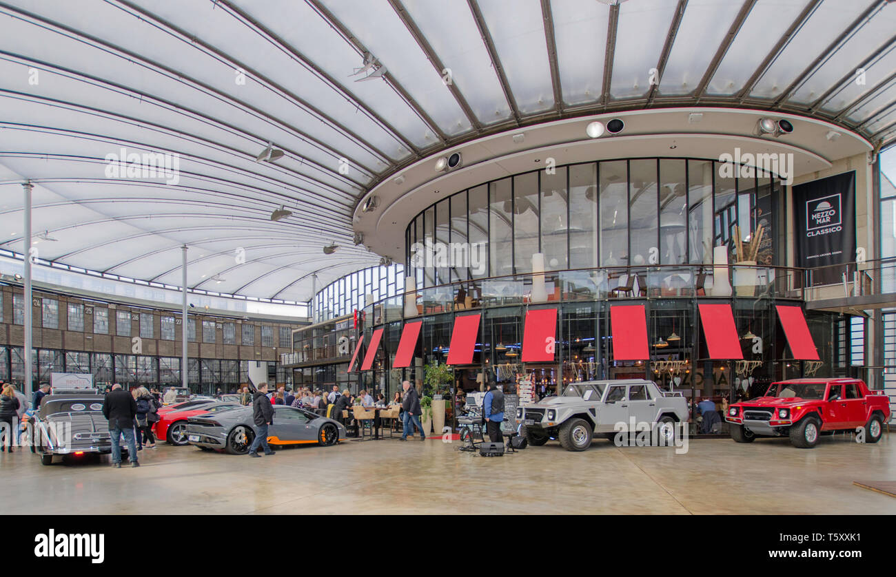 Classic Car museum in Dusseldorf, Germany Stock Photo Alamy