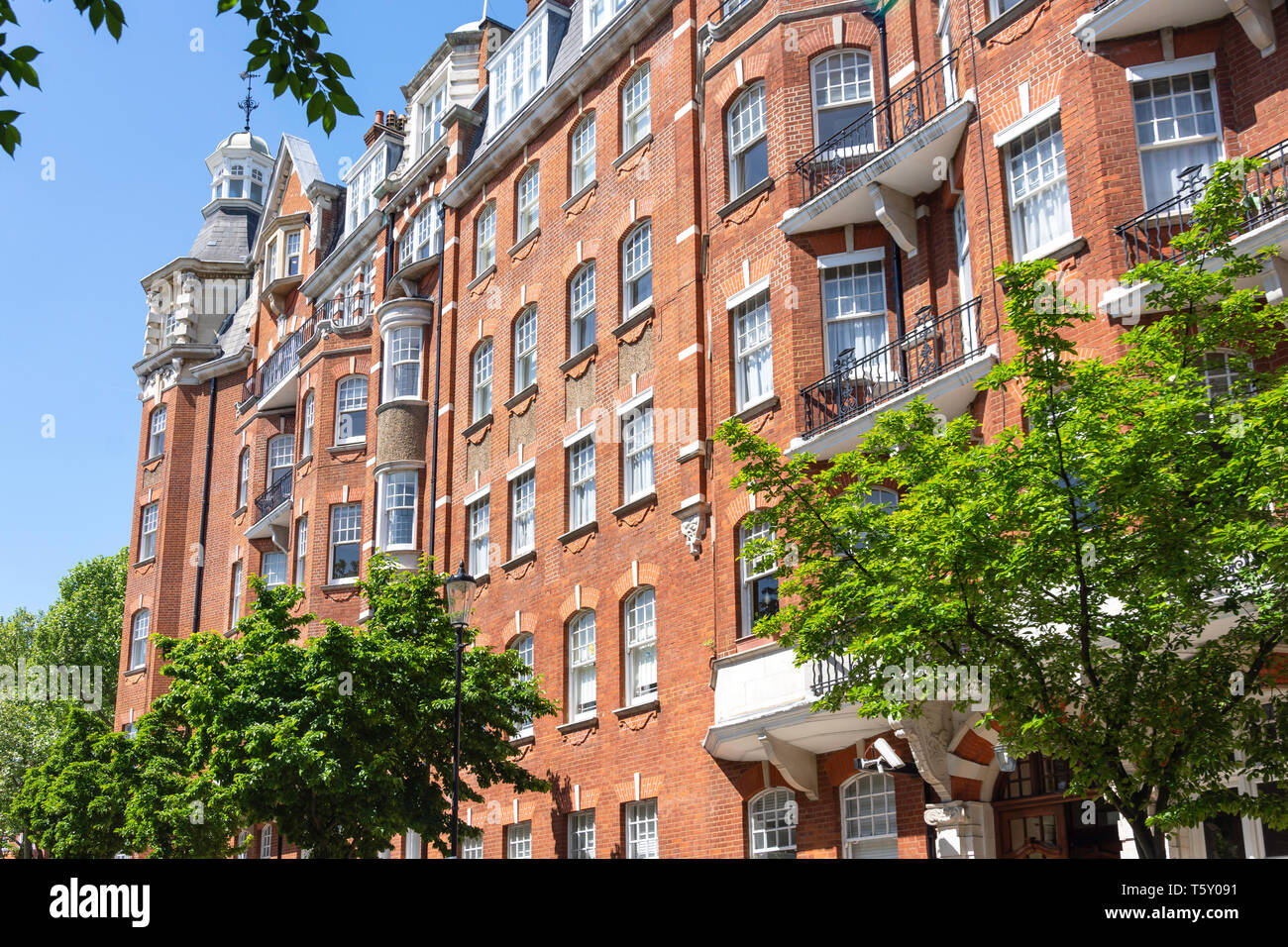 Campden Hill Court apartment building, Holland Street, Kensington, Royal Borough of Kensington & Chelsea, Greater London, England, United Kingdom Stock Photo