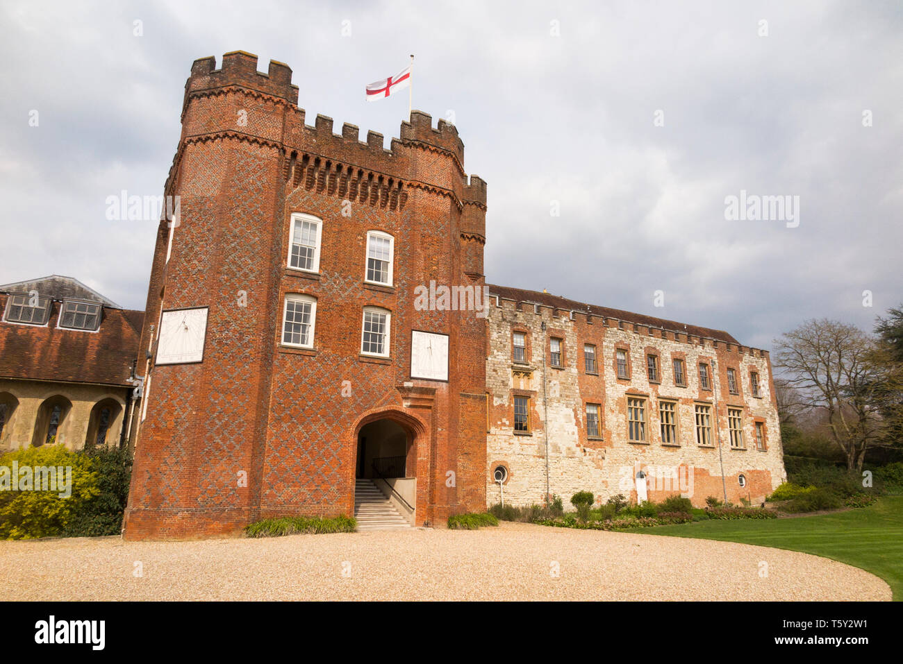 The Bishop's Palace tower of Farnham Castle, flying the flag of St George on a sunny day. Castle Hill, Farnham. Surrey, UK  (108) Stock Photo
