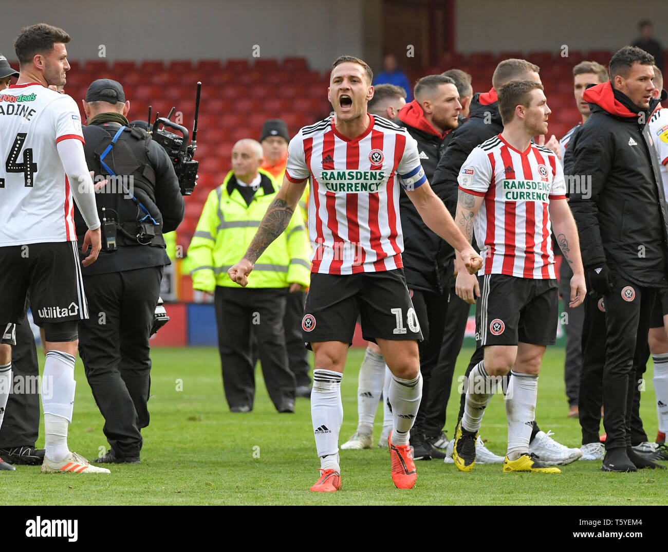 Sheffield, England 27th April. Sheffield United's Billy Sharp celebrate their win and promotion to the premiership at the end of their FA Championship football match between Sheffield United FC and Ipswich Town FC at the Sheffield United Football ground, Bramall Lane, on April 27th Sheffield, England. Stock Photo