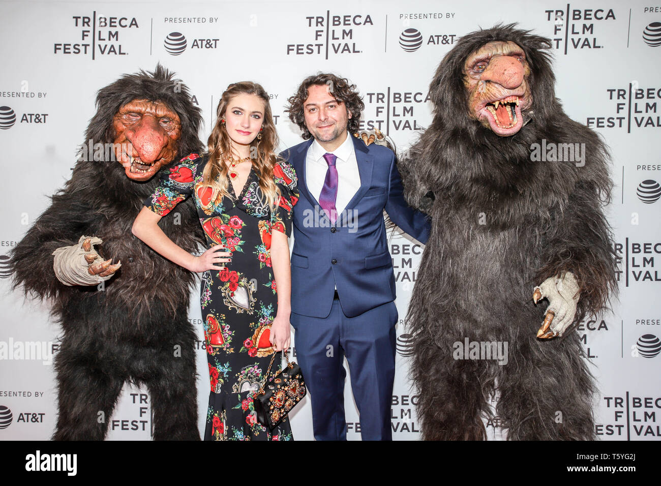 New York, New York, USA. 27th Apr, 2019. Nicole Elizabeth Berger, Mario Torres and Grumblers (Boomer and Morse) of the film 'The Place of No Words' during the 2019 Tribeca Film Festival on April 27, 2019 in New York City. Credit: William Volcov/ZUMA Wire/Alamy Live News Stock Photo