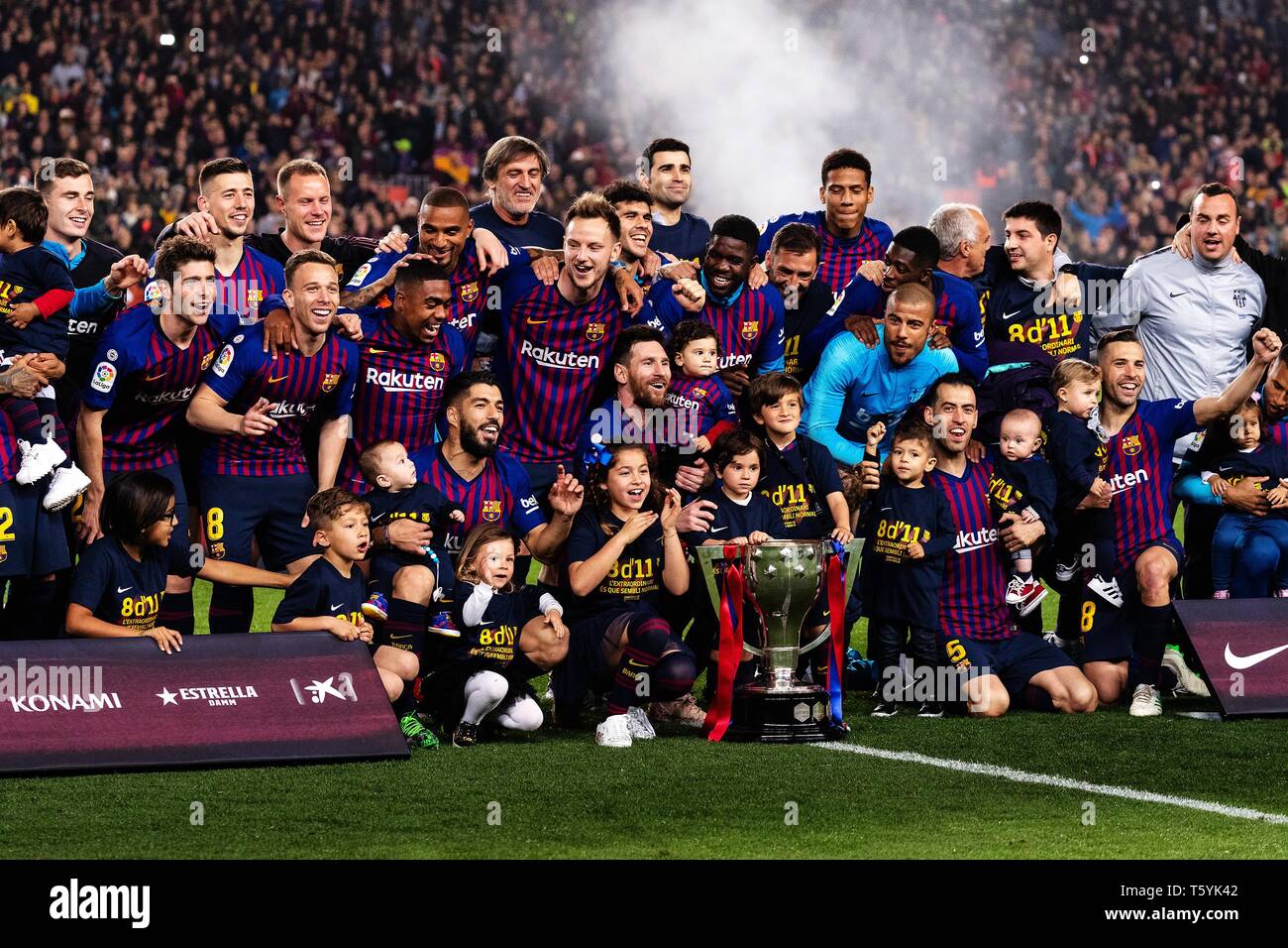 Barcelona Spain 27th Apr 2019 Barcelona S Players Celebrate With The Trophy After A Spanish League Soccer Match Between Fc Barcelona And Levante In Barcelona Spain On April 27 2019 Fc Barcelona Won