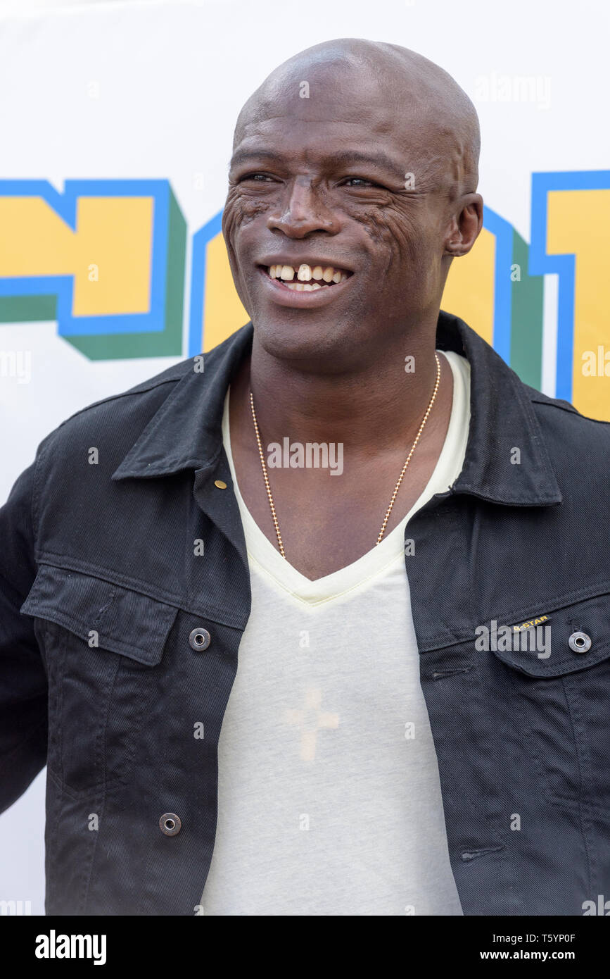 Seal singer hi-res stock photography and images - Alamy