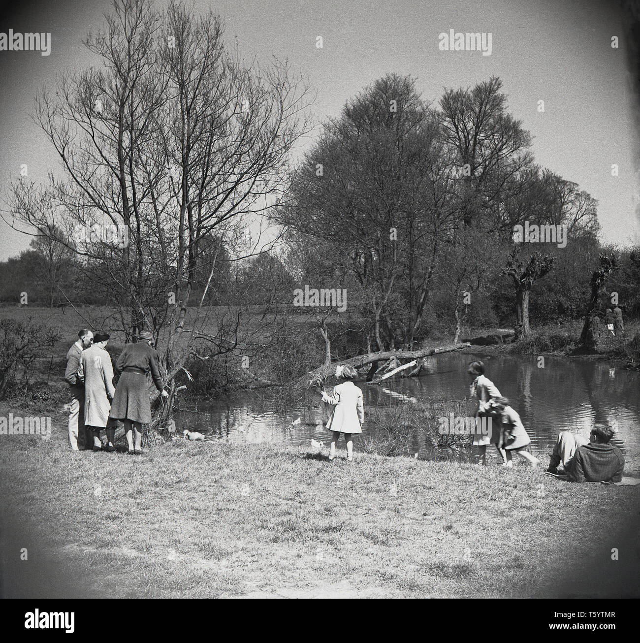 1940s, historical, people at the duck pond, Ruislip, West London