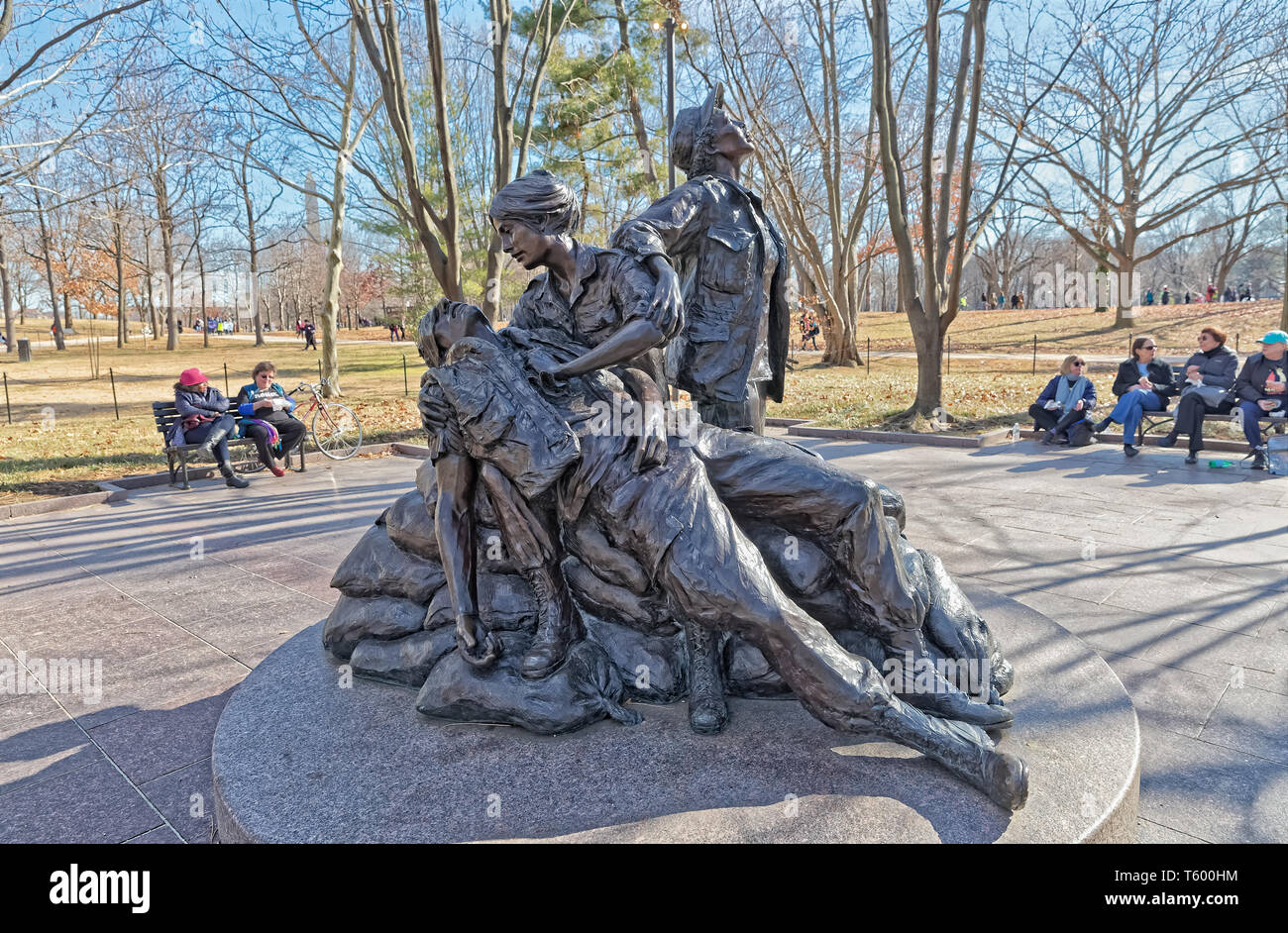 Vietnam Womens Memorial bronze statue in Washington DC Stock Photo Alamy