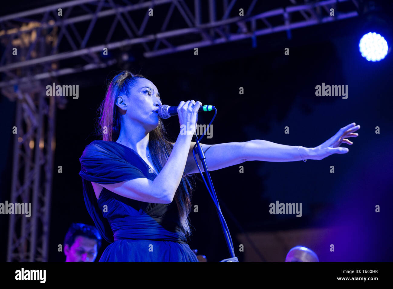 Roma, Italy. 27th Apr, 2019. The Italian singer Nina Zilli participates in the fifth edition of 'Pè Strada' organized by Emergency Credit: Matteo Nardone/Pacific Press/Alamy Live News Stock Photo