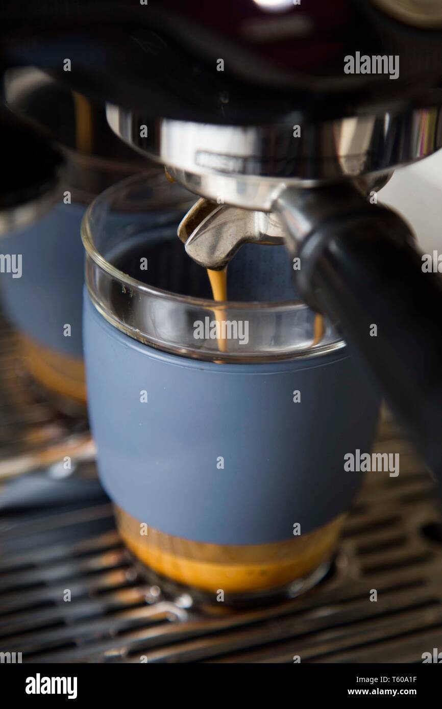 Reusable cup coffee machine hires stock photography and images Alamy