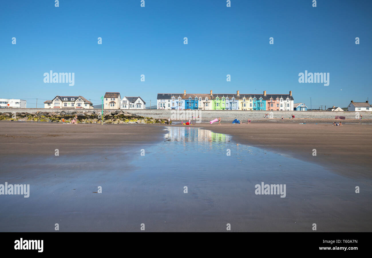 Uk village colorful houses seaside hires stock photography and images