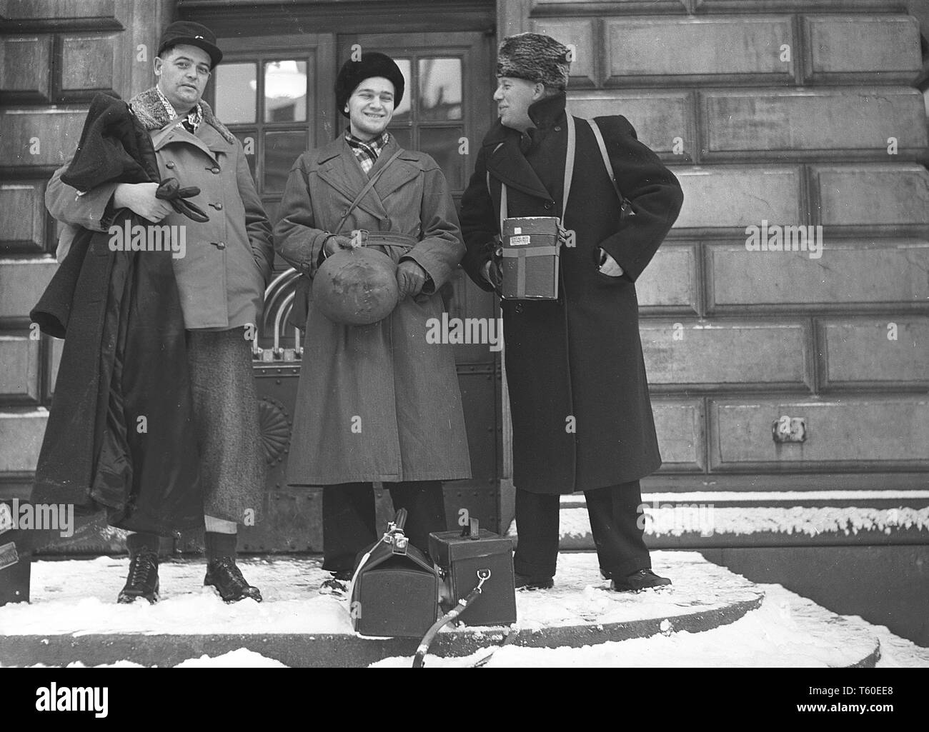 The Winter War. A military conflict between the Soviet union and Finland. It began with a Soviet invasion on november 1939 when Soviet infantery crossed the border on the Karelian Isthmus. Pictured photographer KG Kristoffersson back in Stockholm having returned from Finland.  With newspaper journalists Gunnar Müller from Aftonbladet and Karl-Olof Hedström from Stockholmstidningen.  January 1940. Photo Kristoffersson ref 100-7-1 Stock Photo