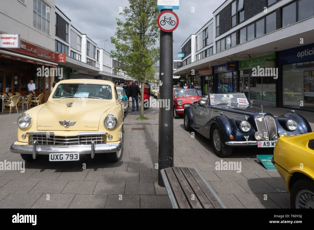 Farnborough town centre hampshire hires stock photography and images Alamy