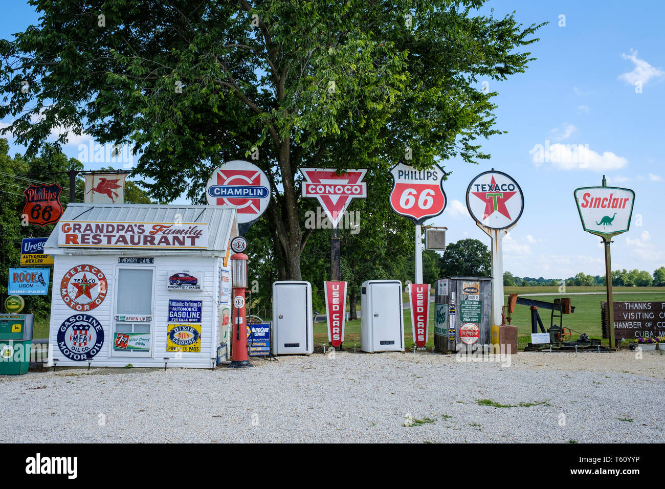 Classic Bobs Gasoline Alley collection of U.S. Route 66 related stuff  outside Cuba, Missouri, USA Stock Photo - Alamy