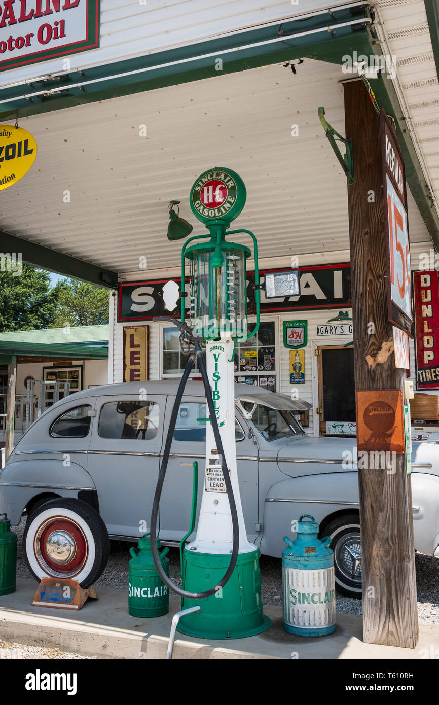 Historic Gary's Gay Parita gas station on U.S. Route 66 at Paris