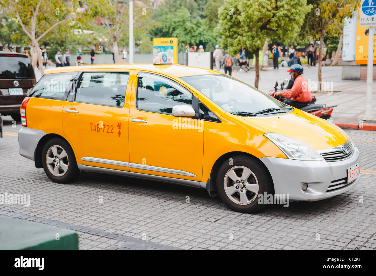 Yellow Van Taxi Parking Near A Park In Taipei City Stock Photo Alamy Yellow Van Taxi Parking Near A Park In Taipei City Stock Photo Alamy