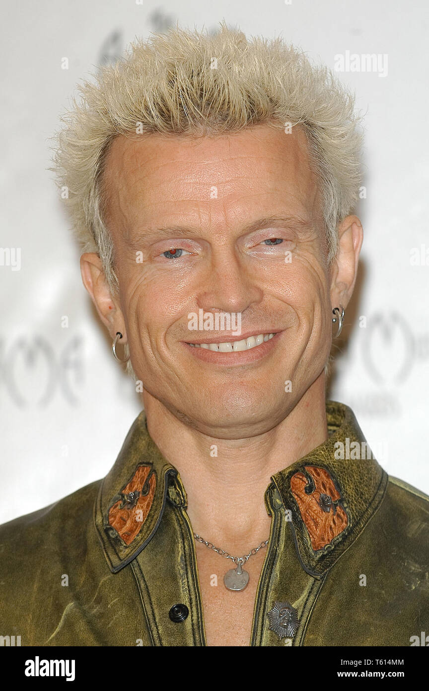 Billy Idol at the 32nd Annual American Music Awards Press Room held