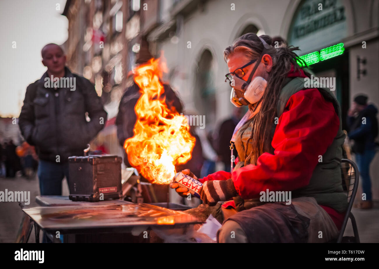 Spray paint artist finishing his piece of art Stock Photo - Alamy