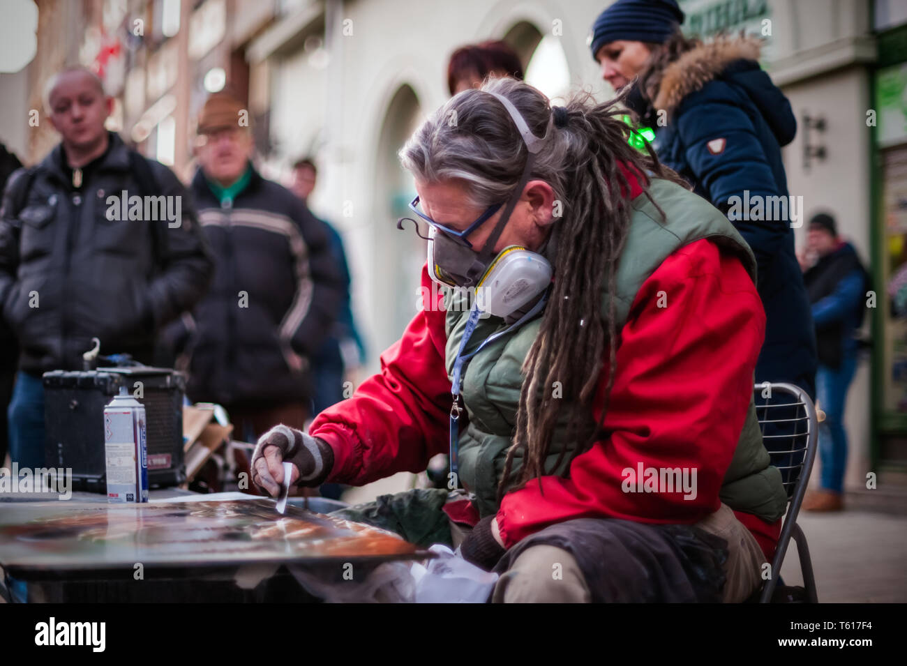 Spray paint artist finishing his piece of art Stock Photo - Alamy