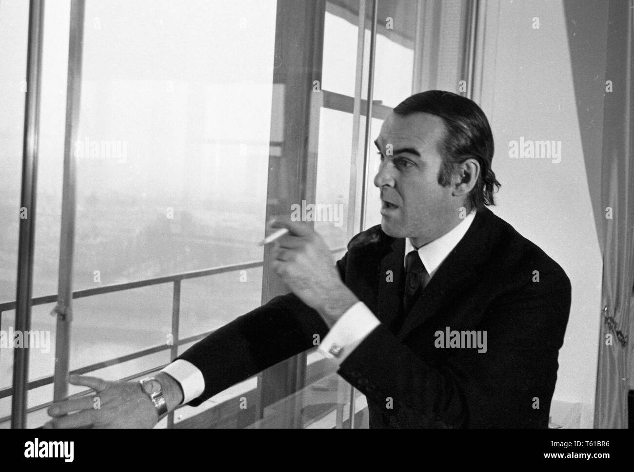 black-and-white-photo-actor-smoking-hi-res-stock-photography-and-images