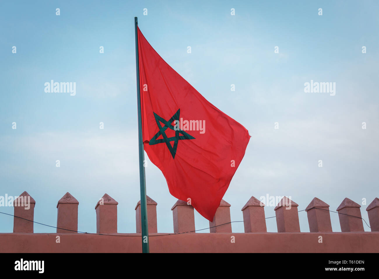 Rote Marokko Flagge Fahne in Marrakesch / red morocco flag in marrakech Stock Photo