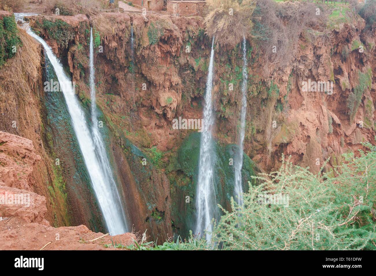 Berühmter Ouzoud Kaskade Wasserfall bei Marrakesch Jura-Kalk Landschaft, Marokko Famous ouzoud casacade waterfall marrakech cascades, morocco Stock Photo