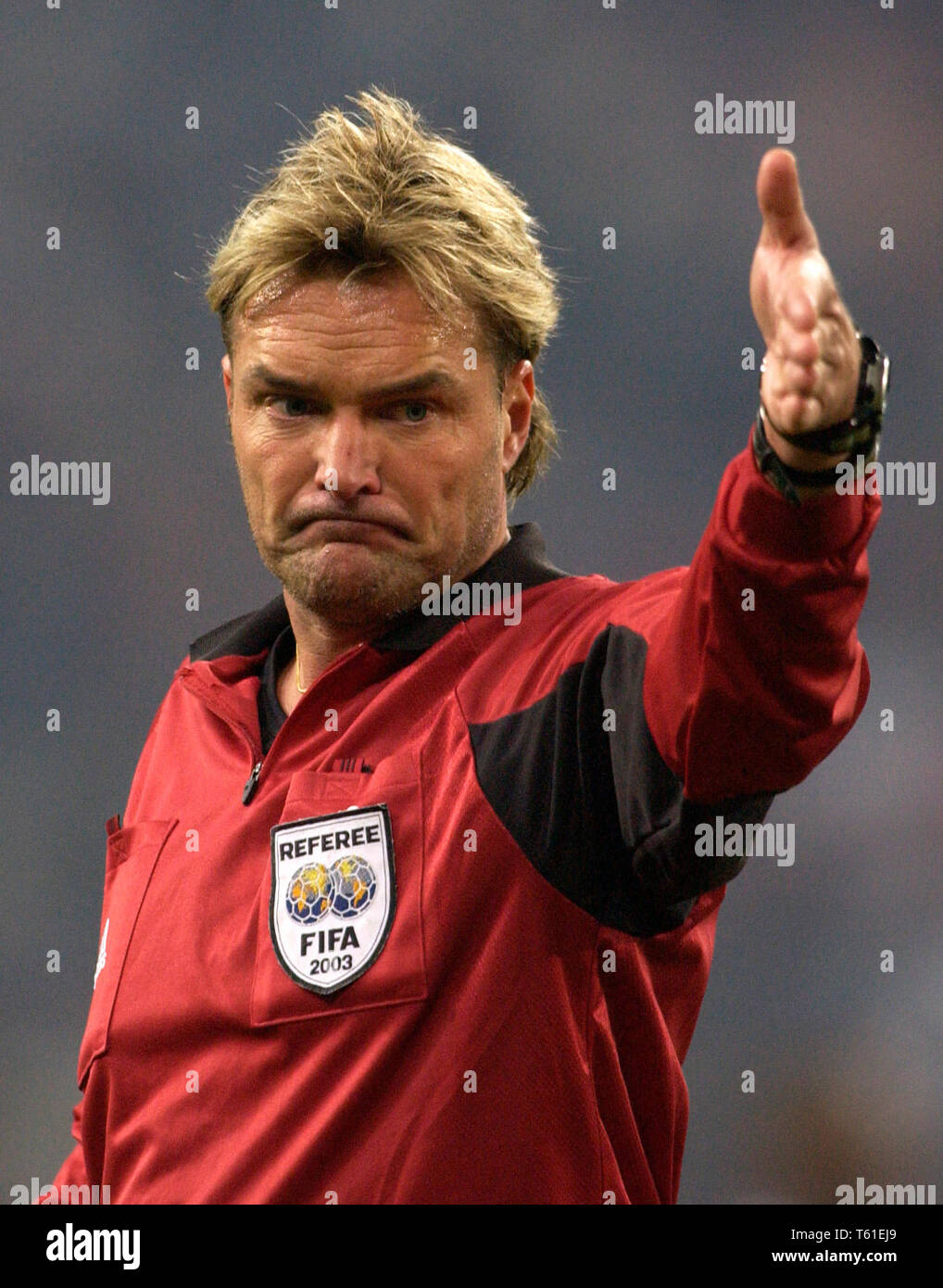 Schalke Arena Gelsenkirchen Germany 9 12 03 Football Uefa Champions League Besiktas Istanbul B W Vs Chelsea Fc Blue 0 2 Referee Anders Frisk Swe Stock Photo Alamy Schalke Arena Gelsenkirchen Germany 9 12 03 Football Uefa Champions League Besiktas Istanbul B W Vs Chelsea Fc Blue 0 2 Referee Anders Frisk Swe Stock Photo Alamy