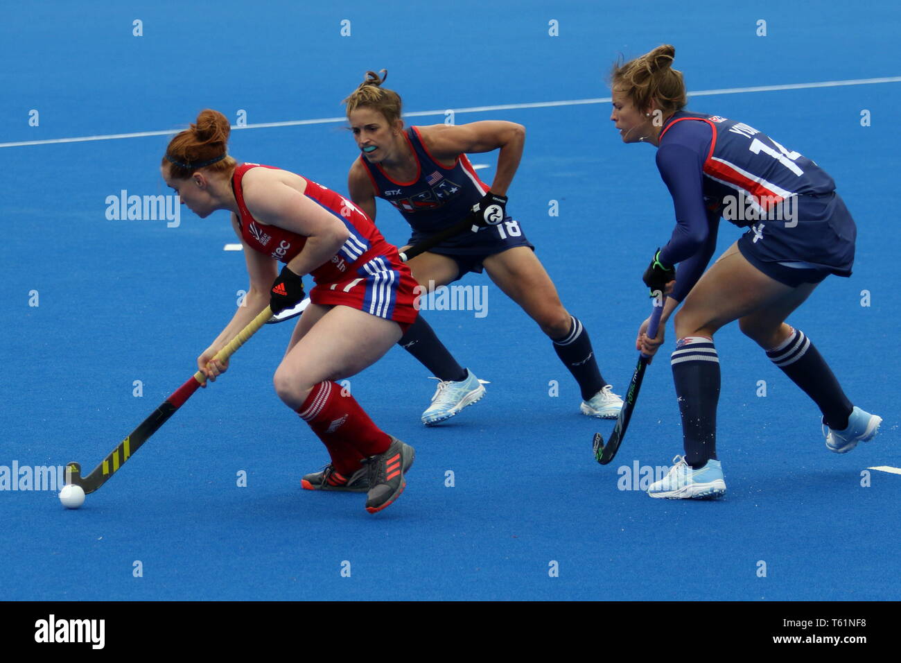 Sarah Jones (GBR) defending off Julia Young (USA) in the 2019 FIH Pro League Great Britain v United States women’s hockey match at the Olympic Park Stock Photo