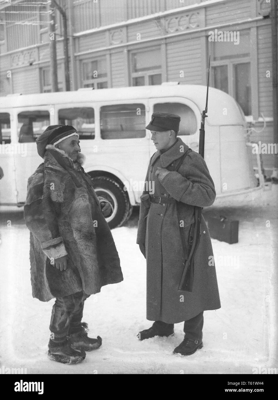 The Winter War. A military conflict between the Soviet union and Finland. It began with a Soviet invasion on november 1939 when Soviet infantery crossed the border on the Karelian Isthmus. Here at Rovaniemi, North Finland a finnish solider and a man of the sami people are standing in the street. January 1940. Photo Kristoffersson ref 95-12-2 Stock Photo