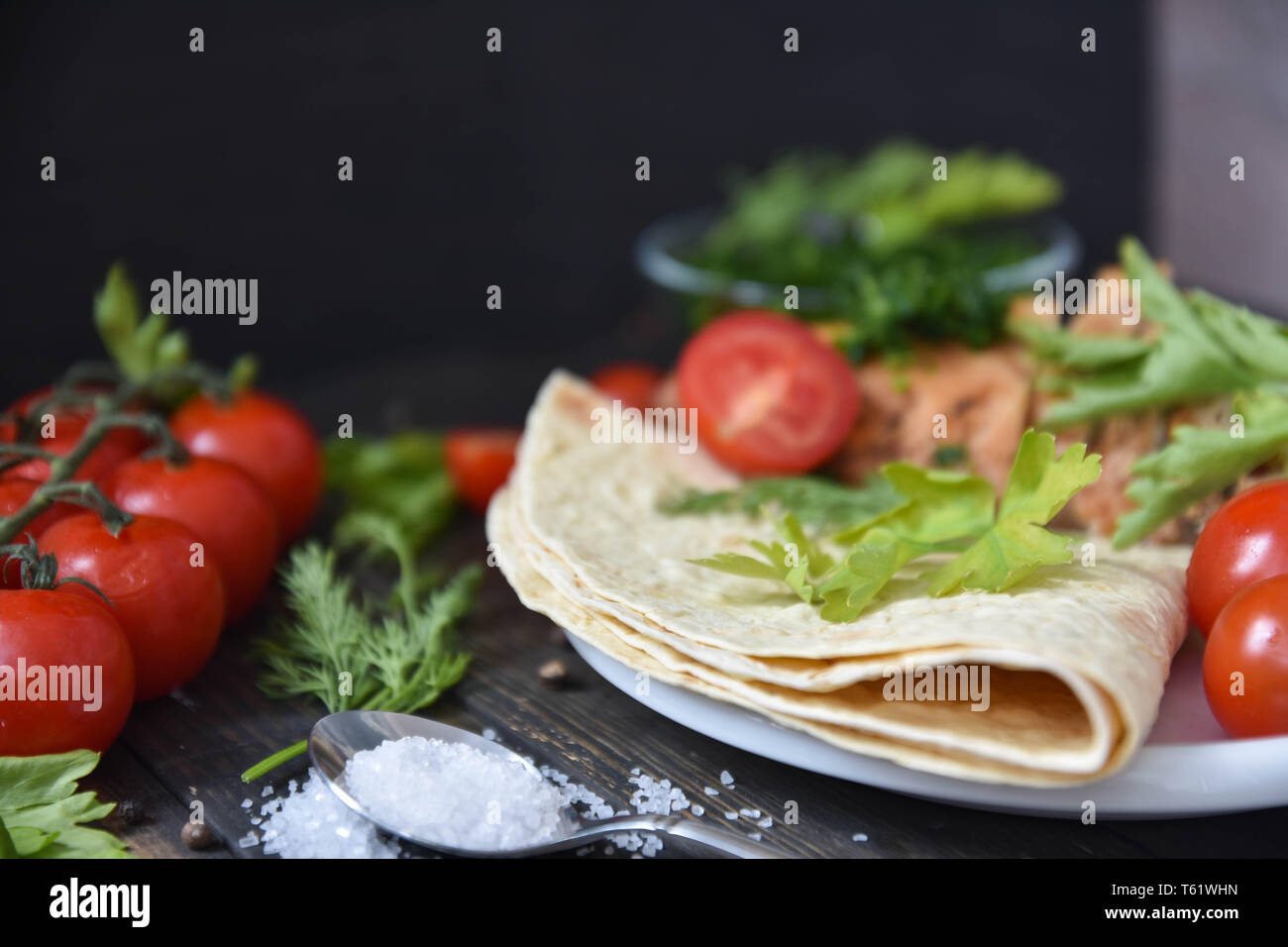 Chicken with pita bread and tomatoes Stock Photo - Alamy