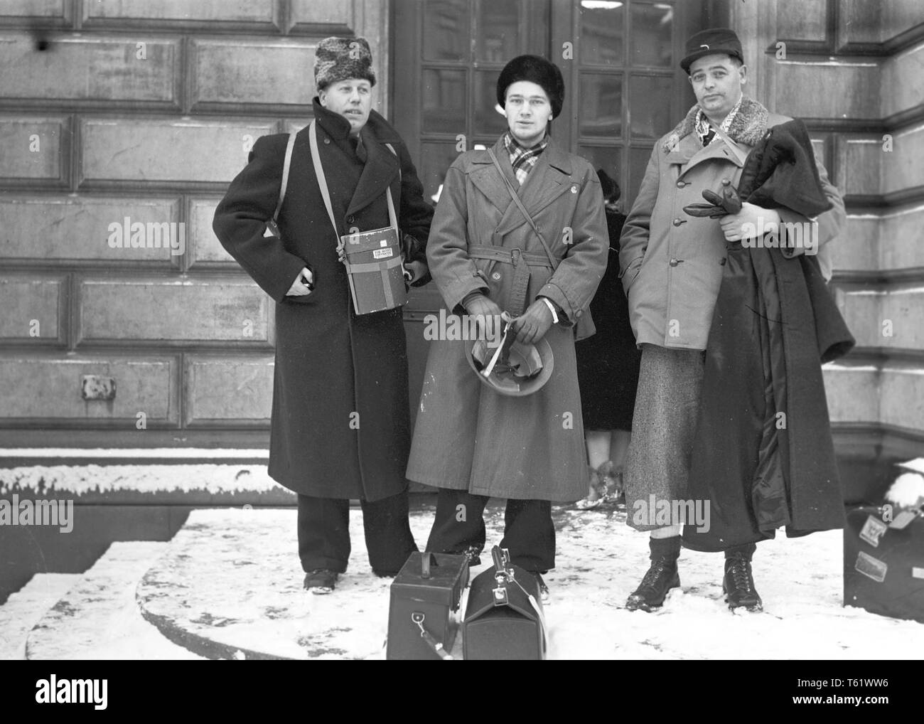 The Winter War. A military conflict between the Soviet union and Finland. It began with a Soviet invasion on november 1939 when Soviet infantery crossed the border on the Karelian Isthmus. Pictured photographer KG Kristoffersson back in Stockholm having returned from Finland.  With newspaper journalists Gunnar Müller from Aftonbladet and Karl-Olof Hedström from Stockholmstidningen.  January 1940. Photo Kristoffersson ref 100-7-2 Stock Photo
