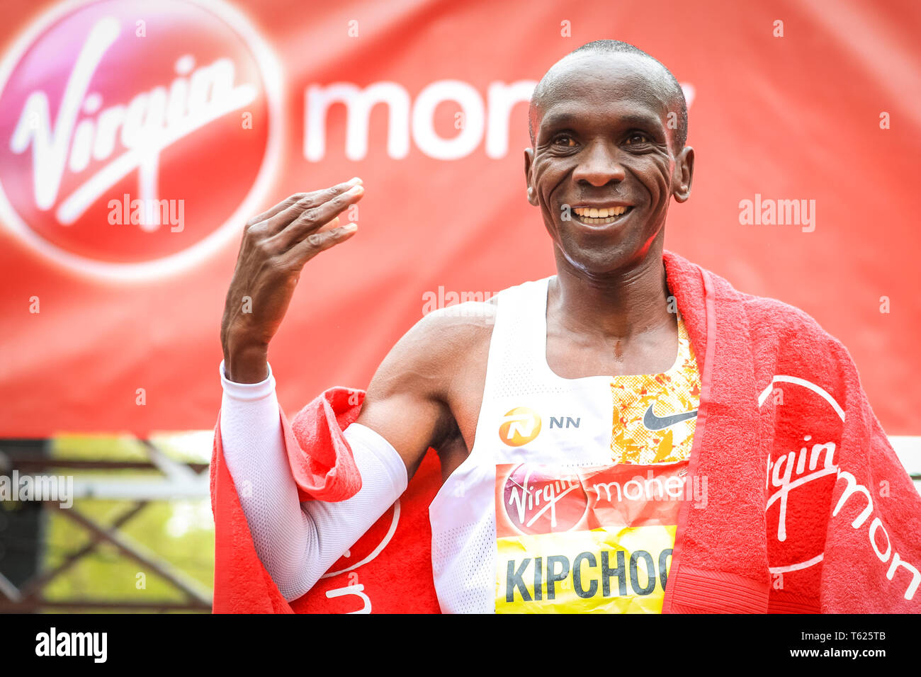 London, UK. 28th April 2019.  Eliud Kipchoge, KEN (bib no 1), wins the men's race. He is also the previous year's champion. Elite Men's and Women's races. The world's top runners once again assemble in for the London marathon, to contest the 39th race. Credit: Imageplotter/Alamy Live News Stock Photo