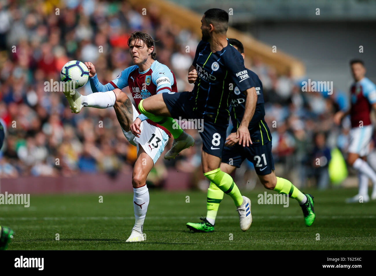 Burnley, UK. 28th Apr, 2019. Jeff Hendrick of Burnley and Ilkay Gundogan of Manchester City during the Premier League match between Burnley and Manchester City at Turf Moor on April 28th 2019. Credit: PHC Images/Alamy Live News Stock Photo