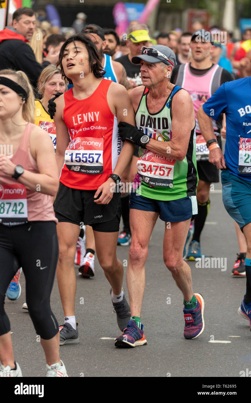 Alexander Lee 15557 assisted by David Rootes 34757. London Marathon 2019 Stock Photo