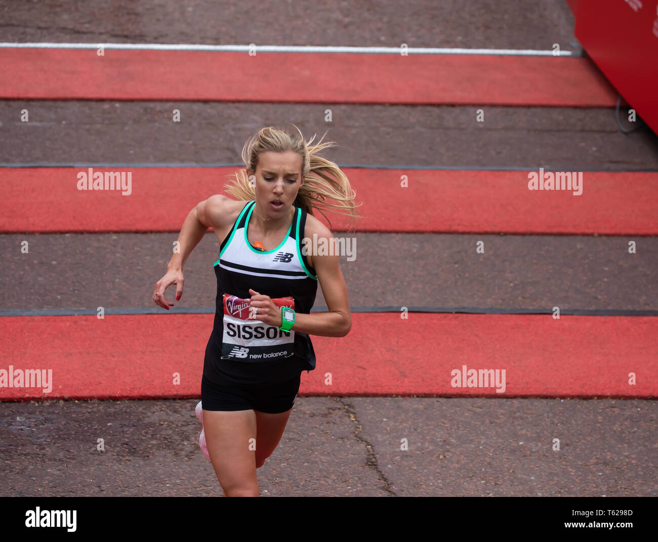 London,UK,28th April 2019, Emily Sisson completes The 39th London Marathon .Credit: Keith Larby/Alamy Live News Stock Photo