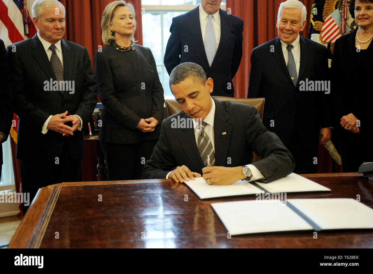 Washington, United States Of America. 02nd Feb, 2011. United States President Barack Obama signs the New START Treaty during a ceremony in the Oval Office of the White House, with, from left, U.S. Secretary of Defense Robert Gates, U.S. Secretary of State Hillary Rodham Clinton, U.S. Senator John Kerry (Democrat of Massachusetts), U.S. Senator Richard Lugar (Republican of Indiana), and U.S. Senator Dianne Feinstein (Democrat of California) .Credit: Leslie E. Kossoff/Pool via CNP. | usage worldwide Credit: dpa/Alamy Live News Stock Photo