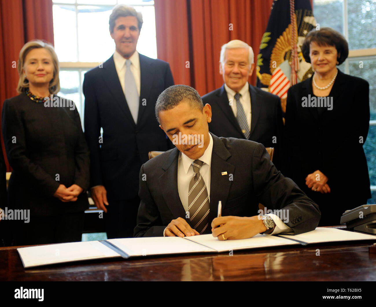 ***FILE PHOTO*** Former Senator Richard Lugar Has Passed Away. United States President Barack Obama signs the New START Treaty during a ceremony in the Oval Office of the White House, with, from left, U.S. Secretary of State Hillary Rodham Clinton, U.S. Senator John Kerry (Democrat of Massachusetts), U.S. Senator Richard Lugar (Republican of Indiana), U.S. Senator Dianne Feinstein (Democrat of California). Credit: Leslie E. Kossoff/Pool via CNP /MediaPunch Stock Photo