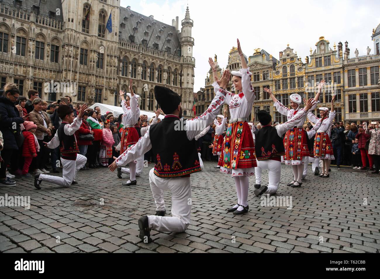 Brussels, Belgium. 28th Apr, 2019. Dancers perform the Bulgarian folk dance on the last day of the 2019 Balkan Trafik at the Grand Place in Brussels, Belgium, April 28, 2019. The festival aims to share the artistic and festive cultures of the Balkans in south-eastern Europe. Credit: Zheng Huansong/Xinhua/Alamy Live News Stock Photo