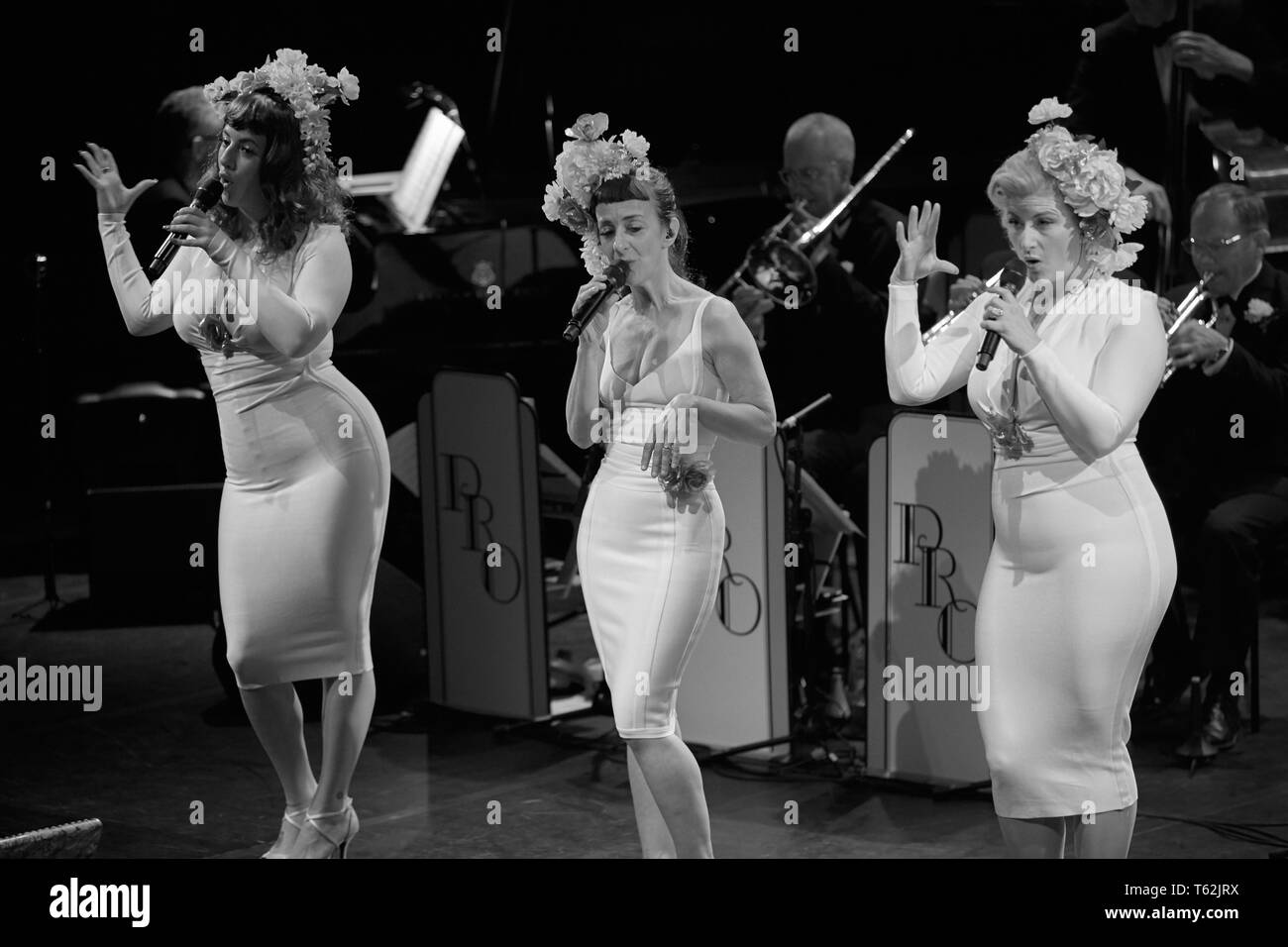 The closeharmony group with perfect style and the UK’s premier dance