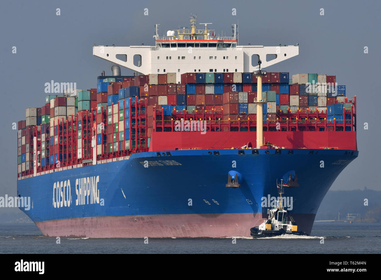 COSCO Shipping Taurus arrives at Hamburg Stock Photo