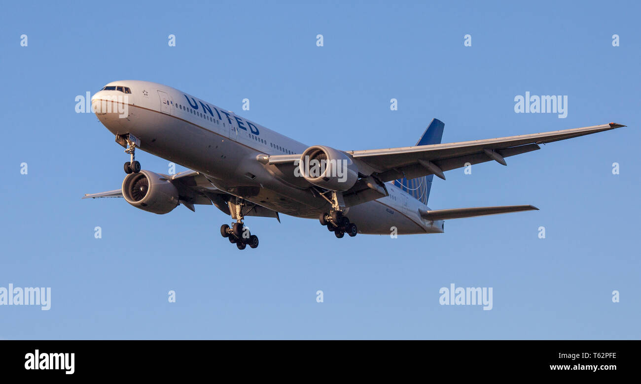 航空機・ヘリコプター Boeing 777-200 United Airlines 1/200 JC Wings United Airlines Boeing 777-200 Battleship N777UA
